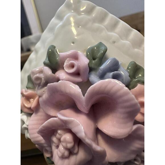 Darling Vintage Floral Porcelain Trinket Box Pastel Colors Cottagecore Decor - Picture 6 of 7